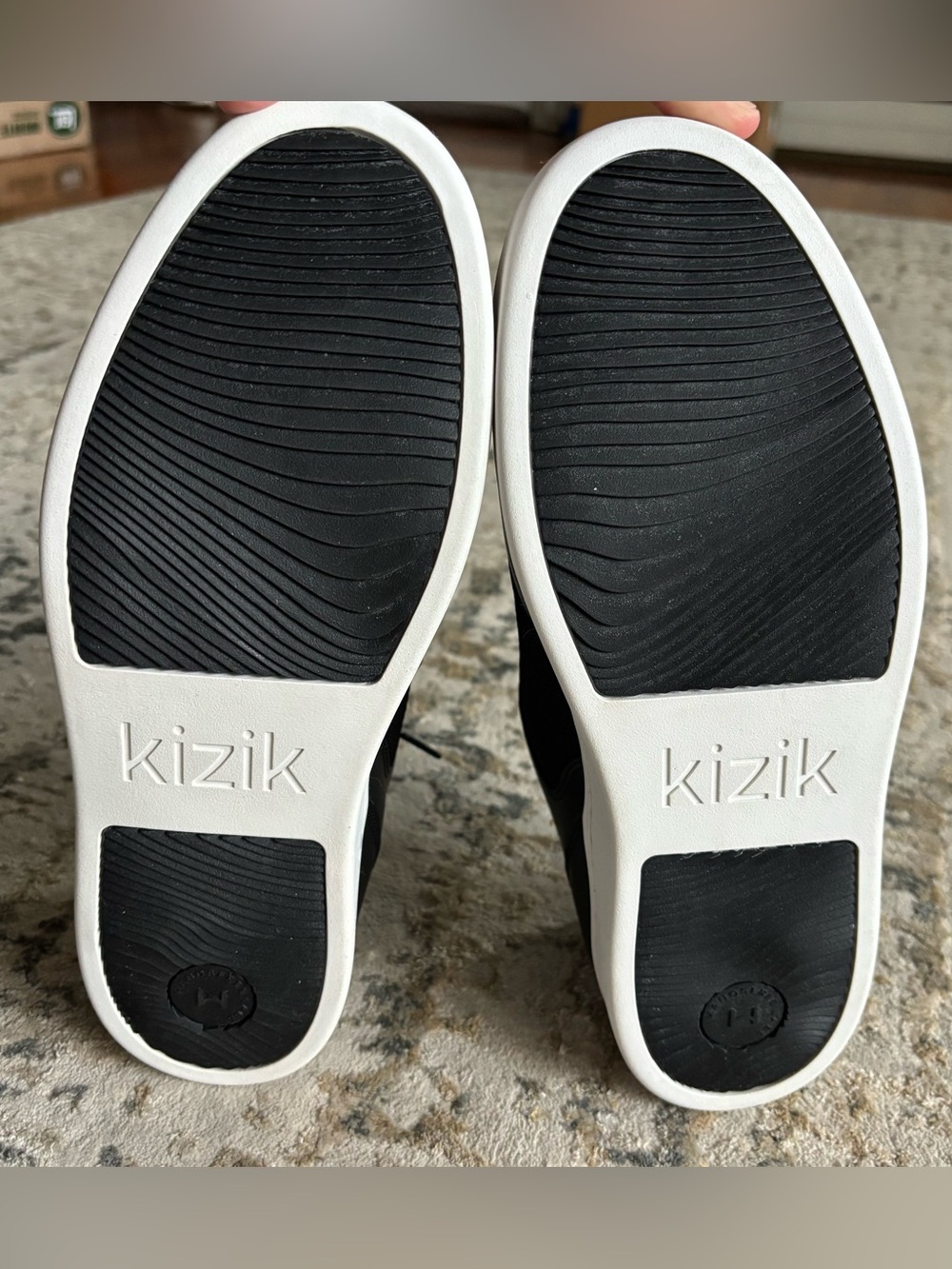Kizik Oslo Sneakers Shoes NEW Men’s 10.5 Black leather white - Picture 7 of 8